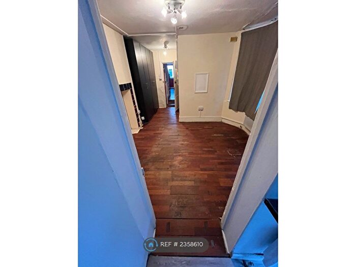 Studio To Rent In Lynette Avenue, London, SW4