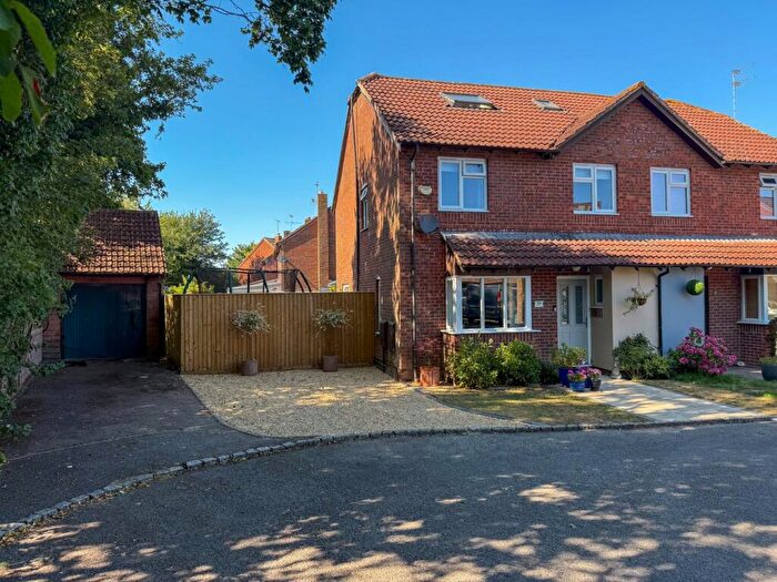 5 Bedroom Semi-Detached House For Sale In Quarrington Close, Thatcham, RG19