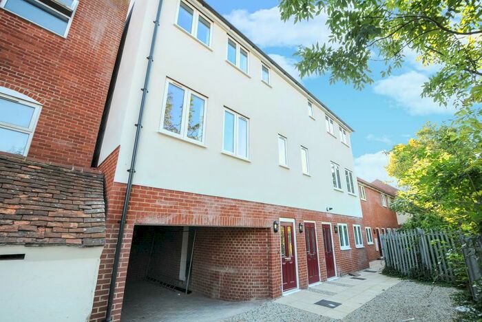 2 Bedroom Apartment To Rent In Newbury, Berkshire, RG14