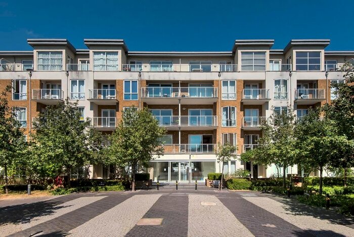 2 Bedroom Flat To Rent In Melliss Avenue, Richmond, TW9