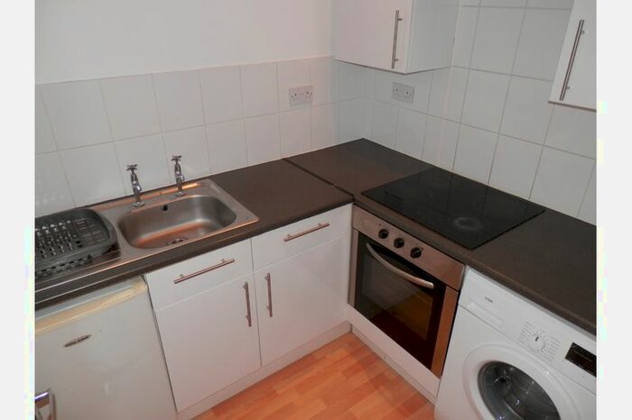 Studio To Rent In Stirling Road, Edgbaston, Birmingham, B16
