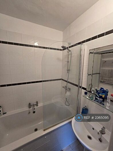 2 Bedroom Flat To Rent In Broad Street, Deal, CT14