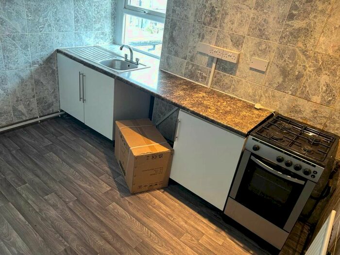 2 Bedroom Flat To Rent In Glenroy Steet, Cardiff, CF24