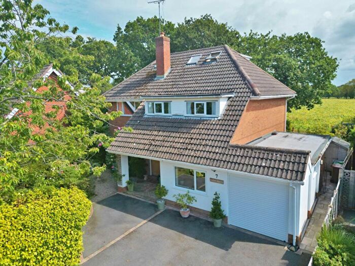 6 Bedroom Detached House For Sale In Cedarway, Gayton, CH60