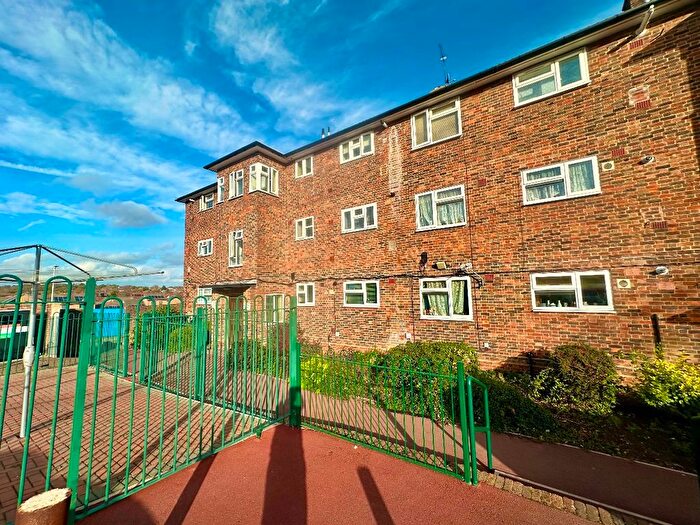 1 Bedroom Flat To Rent In Flat, Halstead House, Dartfields, Romford, RM3