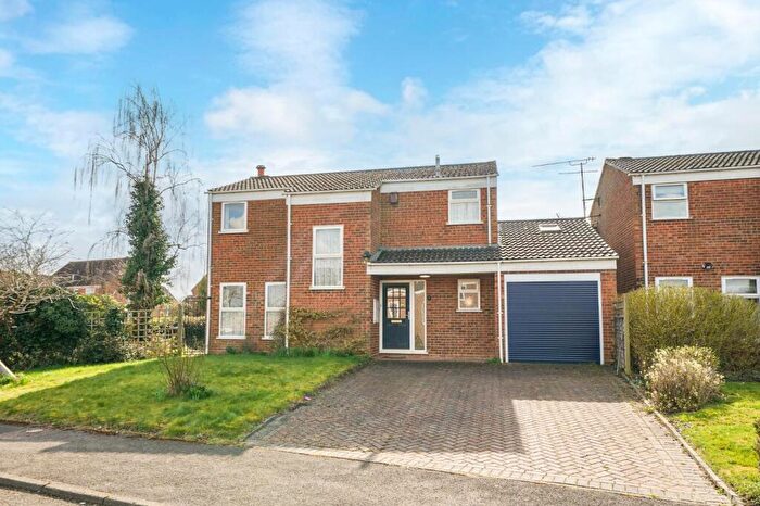 4 Bedroom Detached House For Sale In Cotswold Drive, Linslade, Leighton Buzzard, LU7
