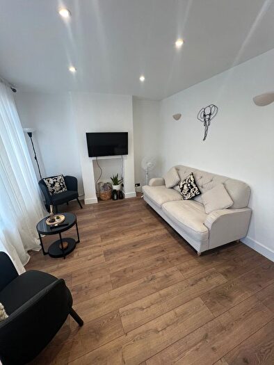 2 Bedroom Maisonette To Rent In Badlis Road, Walthamstow, E17