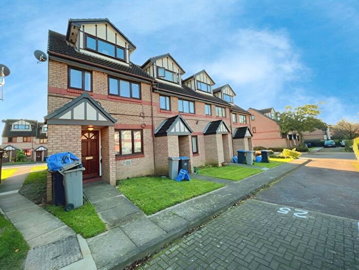 1 Bedroom Flat To Rent In Viewfield Close, Harrow, HA3