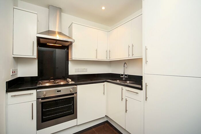 1 Bedroom Flat To Rent In Church Street, Weybridge, KT13