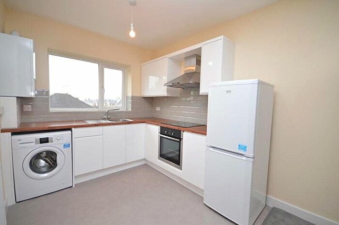 1 Bedroom Apartment To Rent In Chigwell Road, London, E18