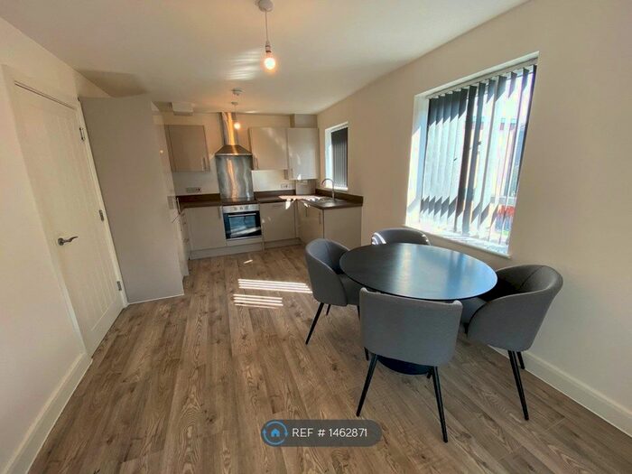 2 Bedroom Flat To Rent In St Thomas's Place, Stockport, SK1