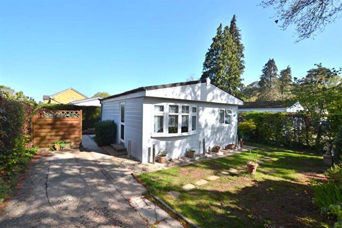 1 Bedroom Mobile Home For Sale In Rowan Dale, Grange Estate, Church Crookham, GU52