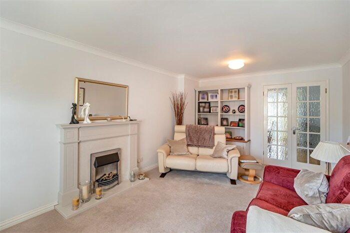 3 Bedroom Detached House For Sale In Williamson Way, Mill End, Rickmansworth, WD3