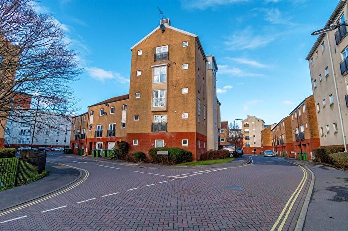 2 Bedroom Flat For Sale In Carpathia Drive, Southampton, SO14