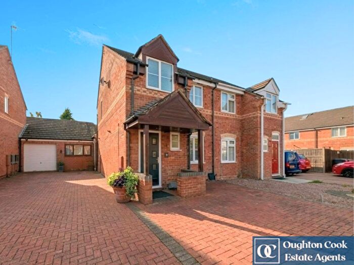 3 Bedroom Semi-Detached House For Sale In Heritage Drive, Hawkesbury Village, Coventry, CV6