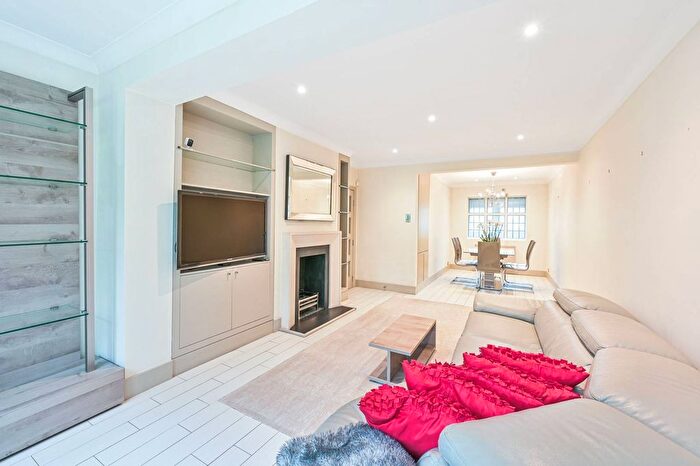 4 Bedroom Semi-Detached House To Rent In Blandford Close, East Finchley, London, N2