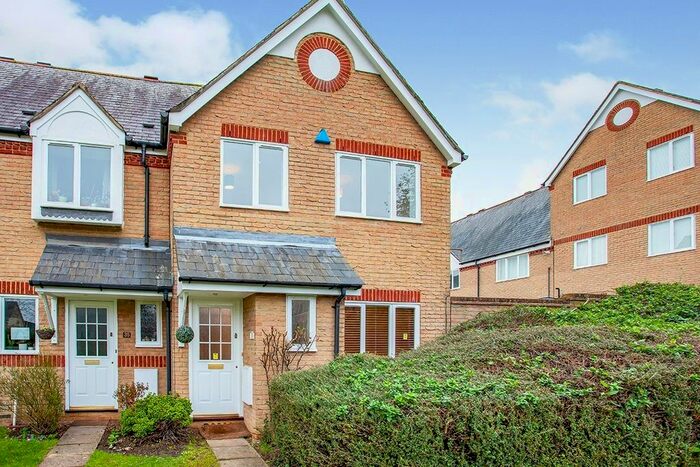 3 Bedroom Semi-Detached House To Rent In Norbury Avenue, Watford, WD24