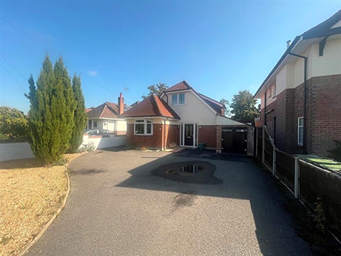 4 Bedroom Detached House For Sale In Avebury Avenue, Nothbourne, Bournemouth, BH10