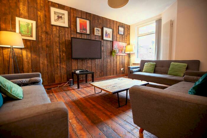 9 Bedroom Semi-Detached House To Rent In Ladybarn Lane, Manchester, M14