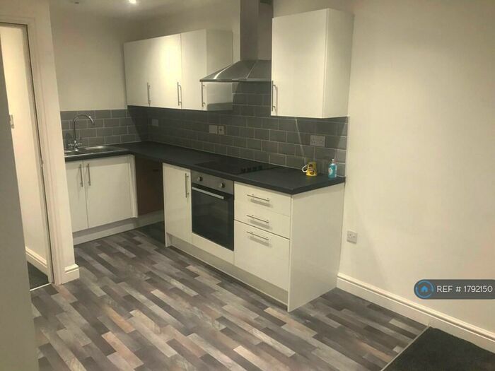 2 Bedroom Flat To Rent In Canonbury Street, Berkeley, GL13