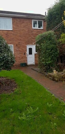 3 Bedroom Town House To Rent In Grassmere Close, Mexborough, S64