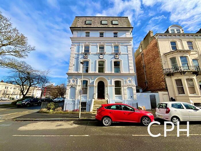 2 Bedroom Flat For Sale In St. Martins Avenue, Scarborough, YO11