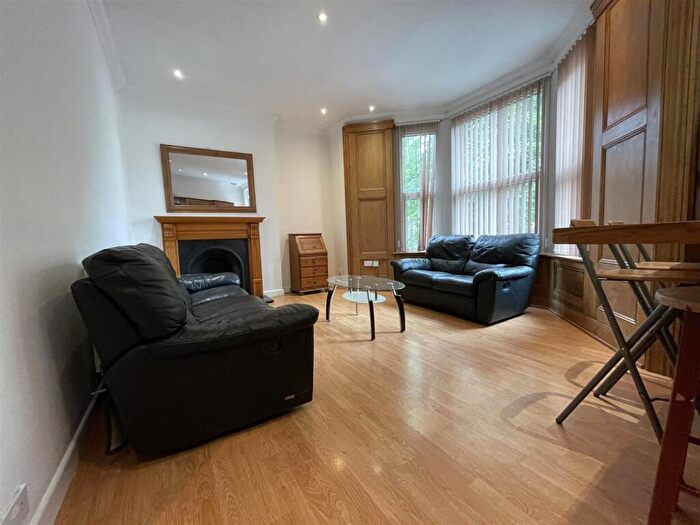 2 Bedroom Apartment To Rent In Richmond Road, Cardiff, CF24