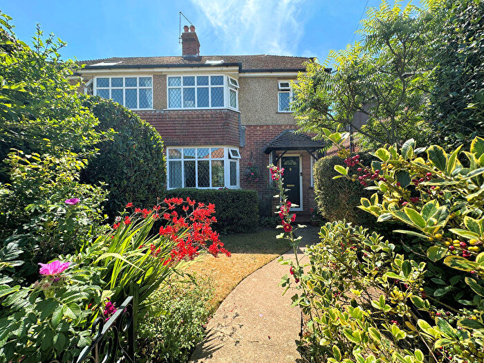 4 Bedroom Semi-Detached House For Sale In Romsey Avenue, Portchester, PO16