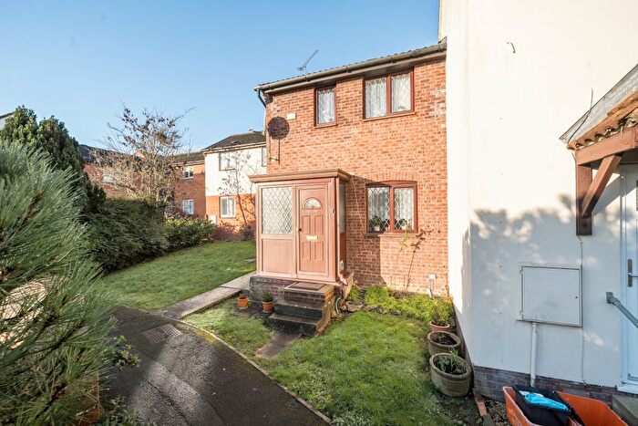 2 Bedroom Terraced House For Sale In Oakwood Road, Eastleaze, Swindon, SN5
