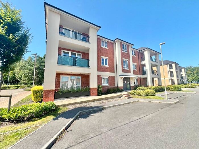 2 Bedroom Apartment For Sale In Hurst Avenue, Blackwater, GU17