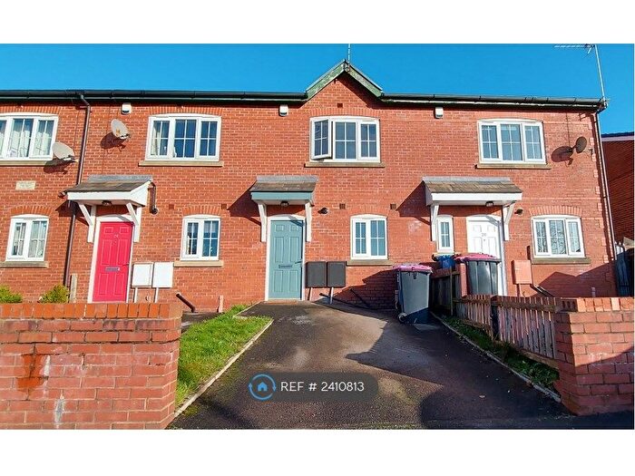 3 Bedroom Terraced House To Rent In Guy Fawkes Street, Salford, M5