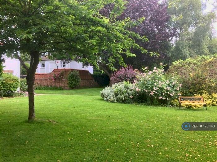 3 Bedroom Flat To Rent In Dainton Close, Bromley, BR1