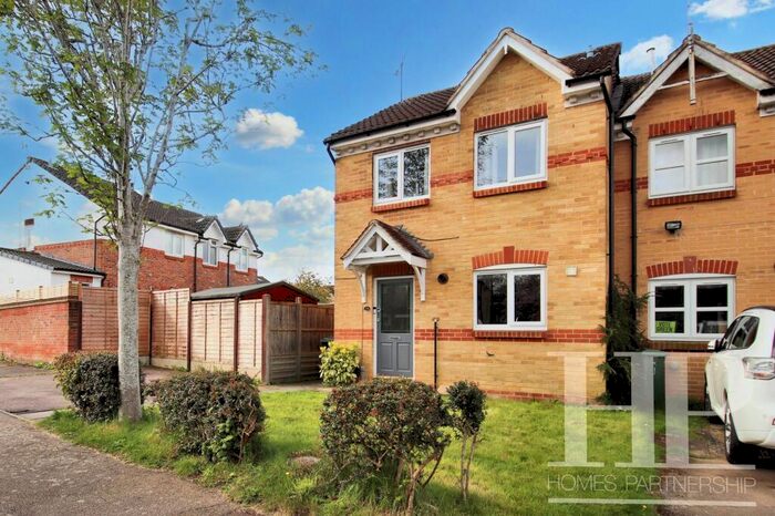 3 Bedroom End Of Terrace House To Rent In Bosham Road, Maidenbower, RH10