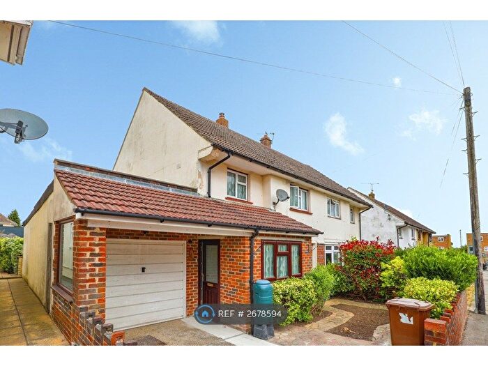 3 Bedroom Semi-Detached House To Rent In Savage Road, Chatham, ME5