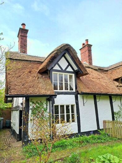 1 Bedroom Semi-Detached House To Rent In Farmfold, SK9