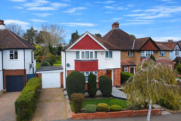 3 Bedroom Detached House For Sale In Cuckoo Hill Road, Pinner, HA5