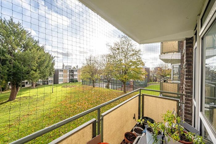 1 Bedroom Flat To Rent In Winterfold Close, Southfields, London, SW19