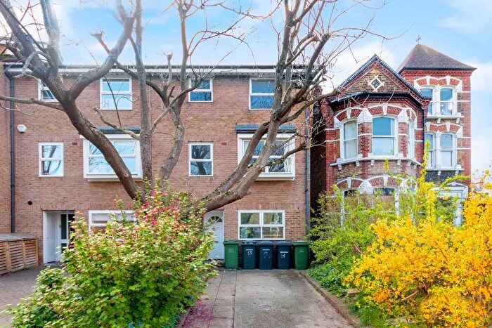 4 Bedroom Detached House To Rent In Crescent Way, Brockley, SE4