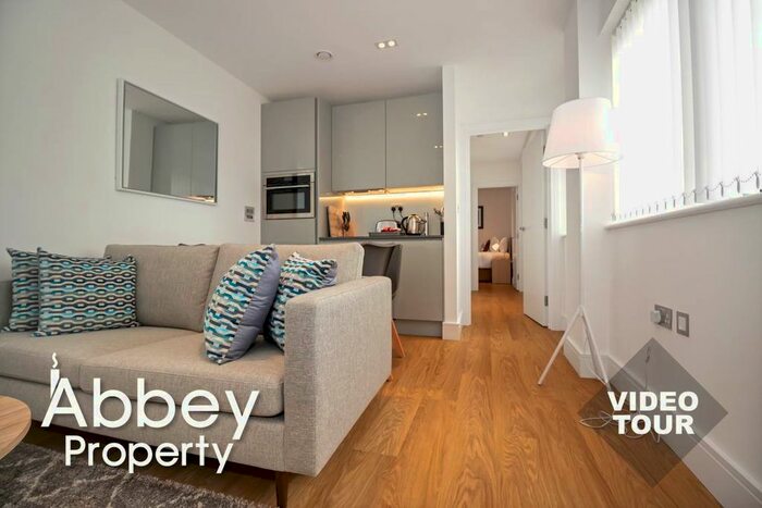 2 Bedroom Flat To Rent In Laporte Way, Luton, LU4