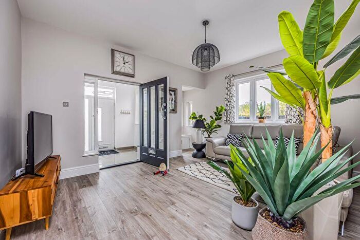 4 Bedroom Detached Bungalow For Sale In Second Avenue, Portsmouth, PO6