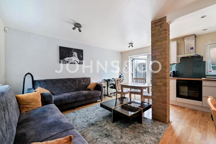 2 Bedroom Semi-Detached House To Rent In St. Michaels Close, London, E16