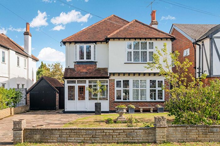 4 Bedroom Detached House For Sale In Sunnybank, Epsom, KT18