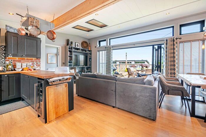 2 Bedroom Detached House For Sale In Pensilva, Liskeard, PL14