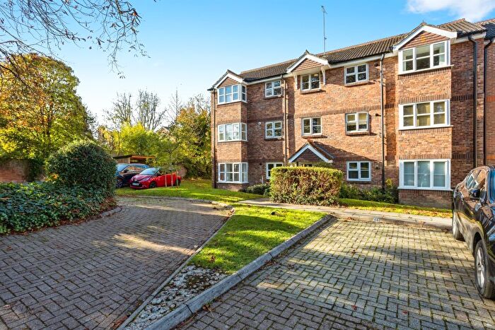 1 Bedroom Flat For Sale In North Parade, Horsham, RH12