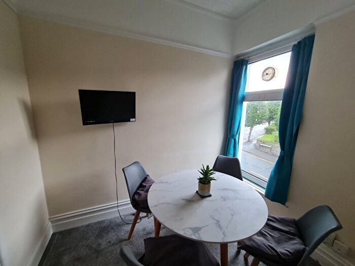 3 Bedroom Flat To Rent In Gwydr Crescent, Uplands, Swansea, SA2
