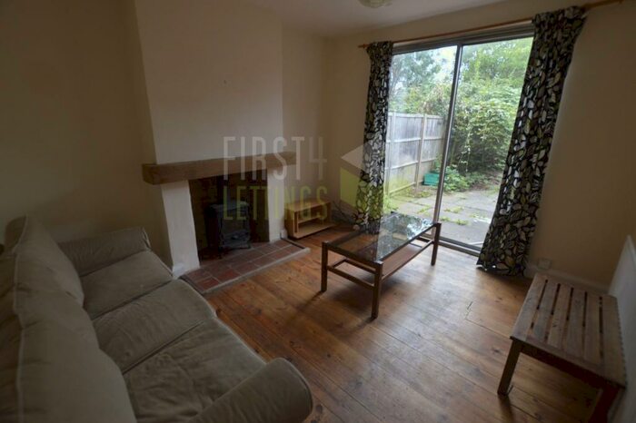 4 Bedroom Semi-Detached House To Rent In Queens Road, Leicester, LE2