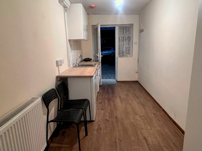 Studio To Rent In Wadhurst Avenue, Luton, LU3