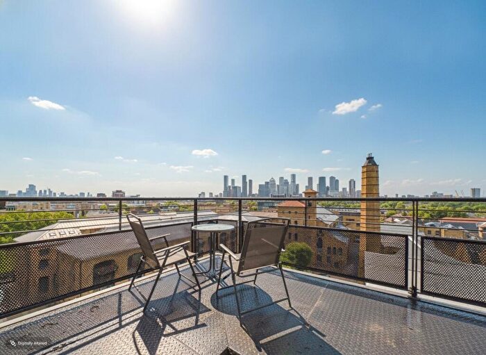2 Bedroom Apartment For Sale In Chart House, Burrells Wharf Square, London, E14