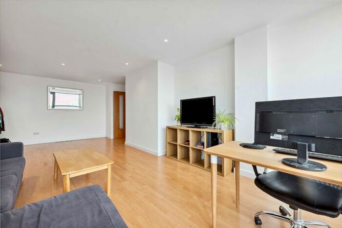 2 Bedroom Flat To Rent In New Park Road, London, SW2