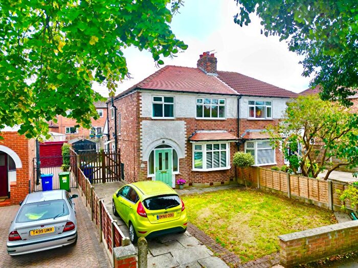 3 Bedroom Semi-Detached House For Sale In Glebelands Road, Sale, Greater Manchester, M33